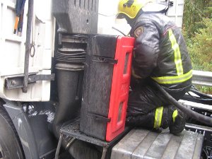 Extinguido un incendio en la cabina de un camión en el Ayuntamiento de Cabanas