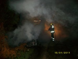 Extinguido un incendio en un vehículo en la parroquia de Berdillo, en el Ayuntamiento de Carballo