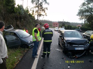 Accidente de tráfico con heridos en la parroquia de Nantón, en el término municipal de Cabana de Bergantiños